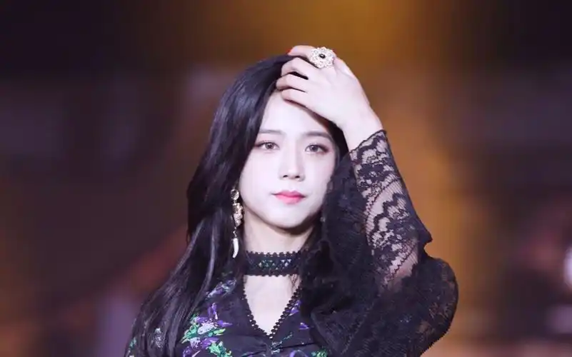 【jisoo】金智秀的美貌是真实存在的吗?