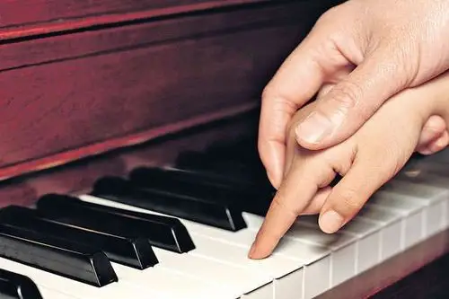 是时候终结"多少岁开始学钢琴"这个话题