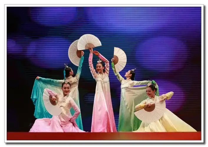 韩国姑娘扇子舞(1)