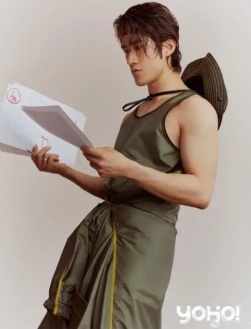 李治廷登杂志封面  造型多变大展轻熟魅力