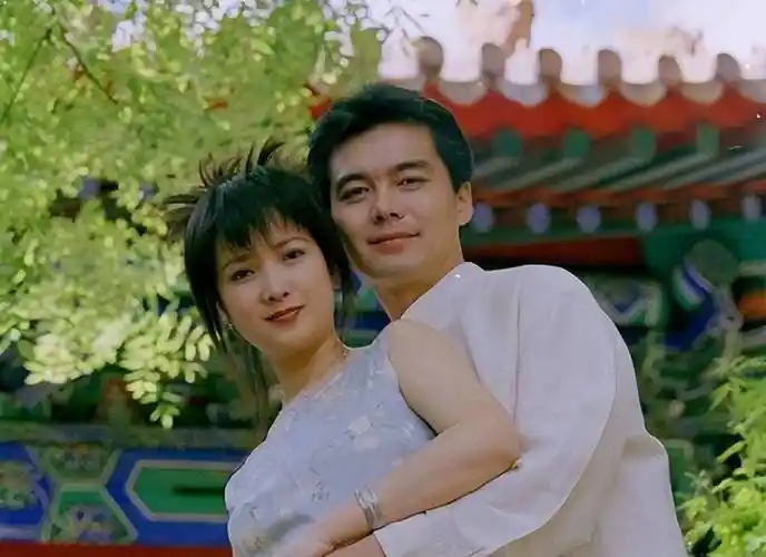 有种"整容"叫许亚军离婚,前妻何晴"跌落神坛",他却像换个人_蔡国庆