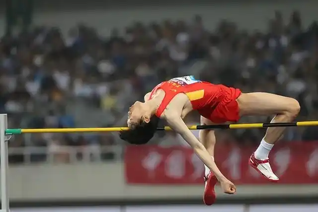 冲击2米40!张国伟自费训练参赛,坦言:夺冠后领奖台表演龙吸水