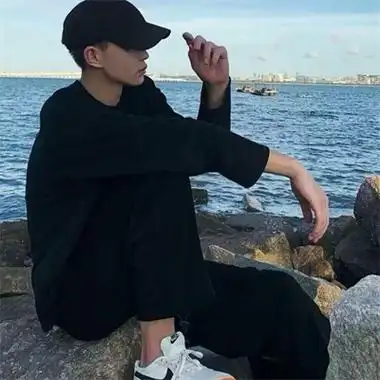 头像男生帅气背影 至少现在我在你身边-男生头像-糖果壁纸