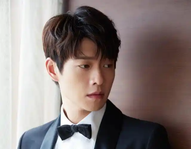 好看的皮囊有趣的灵魂,魏大勋综艺感get,治愈男孩爱染栗色头发