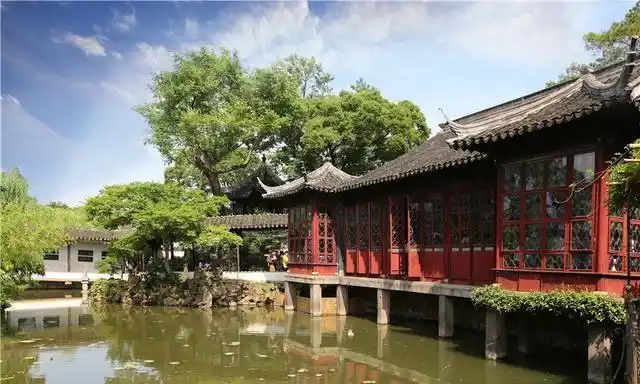 苏州拙政园是中国的四大名园之一图9