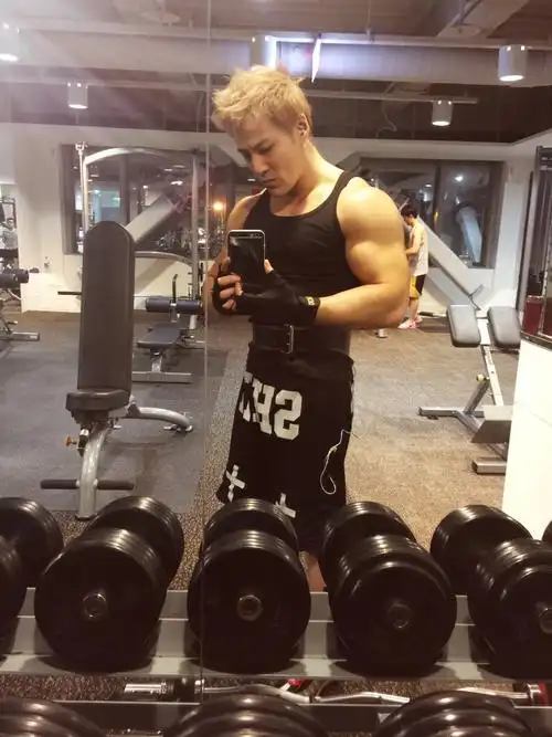 许绍洋近照变肌肉男引热议本人回应我在努力着