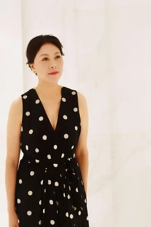 刘敏涛等人合作出演电视剧《母亲》,而他在该片中饰演著名演员岳红的"