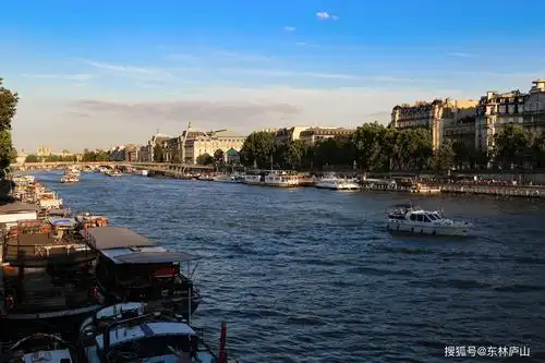 埃菲尔铁塔上看巴黎塞纳河南左岸篇一