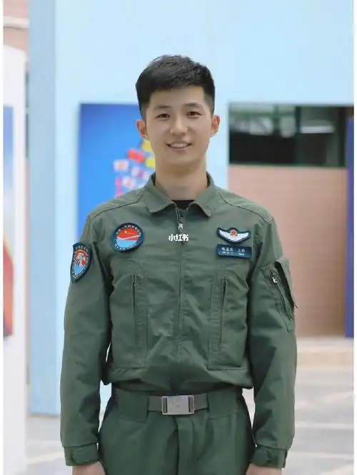 军装帅哥  #飞行员查看更多评论笔记作者一号哨位