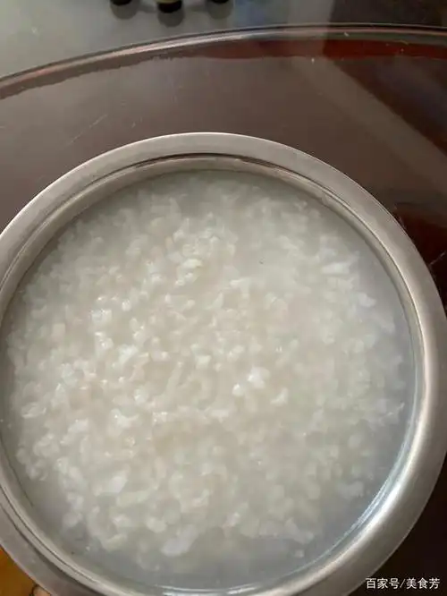 夏天的中午来碗白粥,在配上精致的几道家常菜,清淡又解暑!