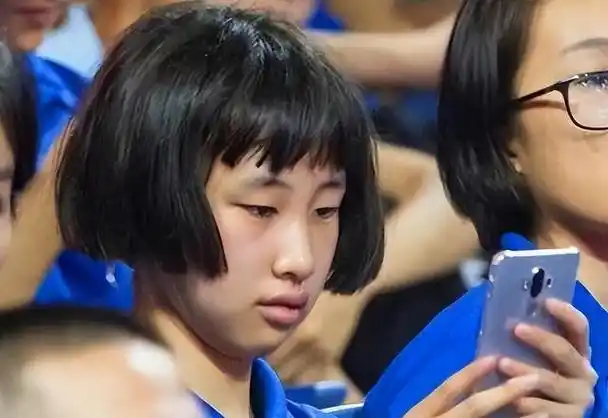 回顾神童陈舒音:7岁上初中12岁考进浙大学医,5年过去现状如何?