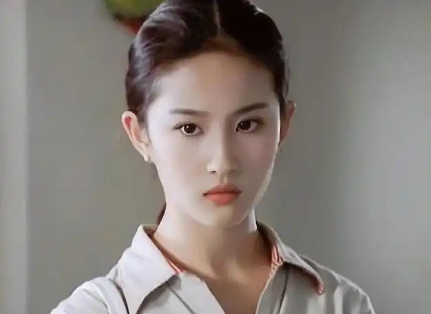 黄圣依算不算大美人?看看和阿娇刘亦菲的合影就明白了