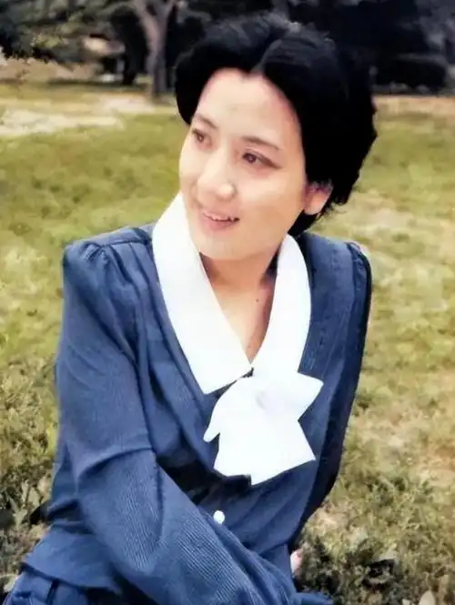 李秀明隐退后经商卖薯片和二婚丈夫移居加拿大如今怎样了