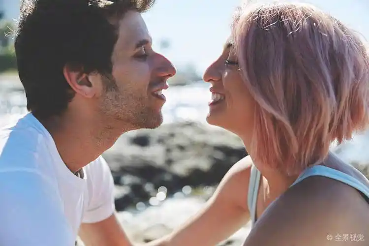 年轻_情侣_对视_头像_微笑_高清图片_全景视觉