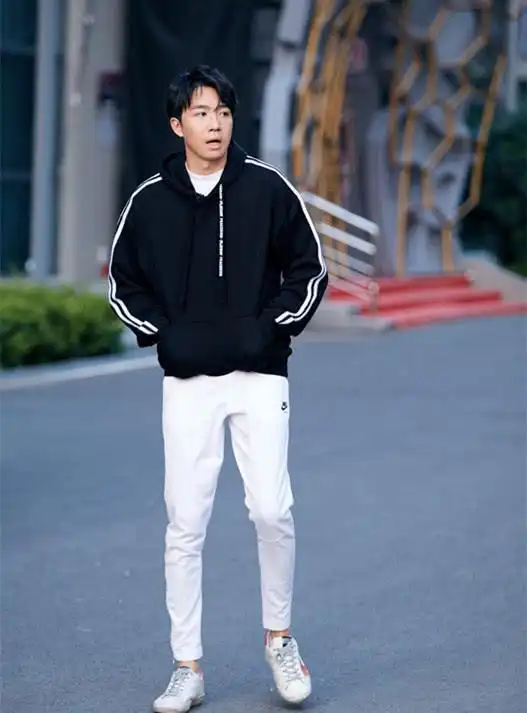 发现俞灏明越来越帅了,看这个颜值,比年轻时还好看啊!