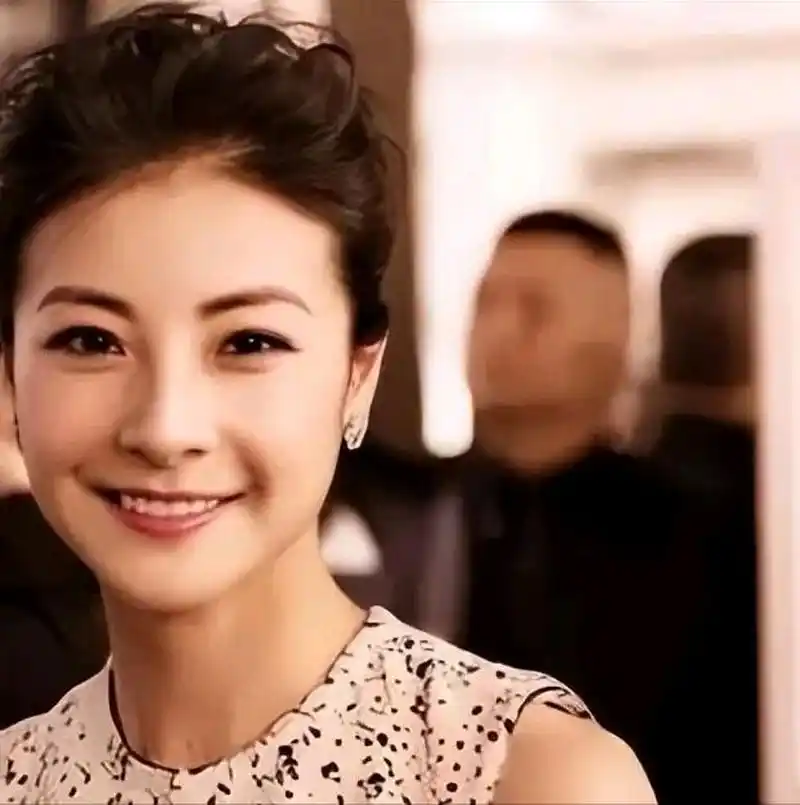 东方卫视美女主持人杨蕾闪婚身价十亿的土豆网总裁王微,结婚才一年,王