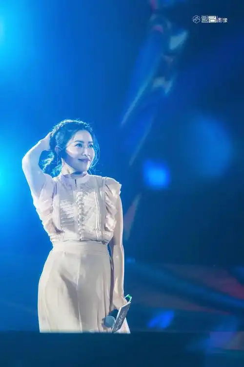 "我们不一样"群星演唱会之徐怀钰