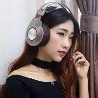 戴电竞耳机女生头像【点击鼠标右键下载】