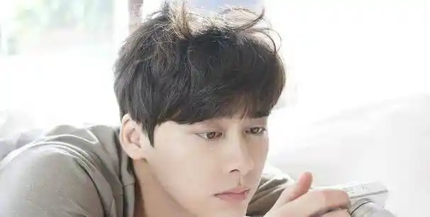 他没有辜负自己的这番努力,现在也成为一名实力派男演员,现在的李易峰