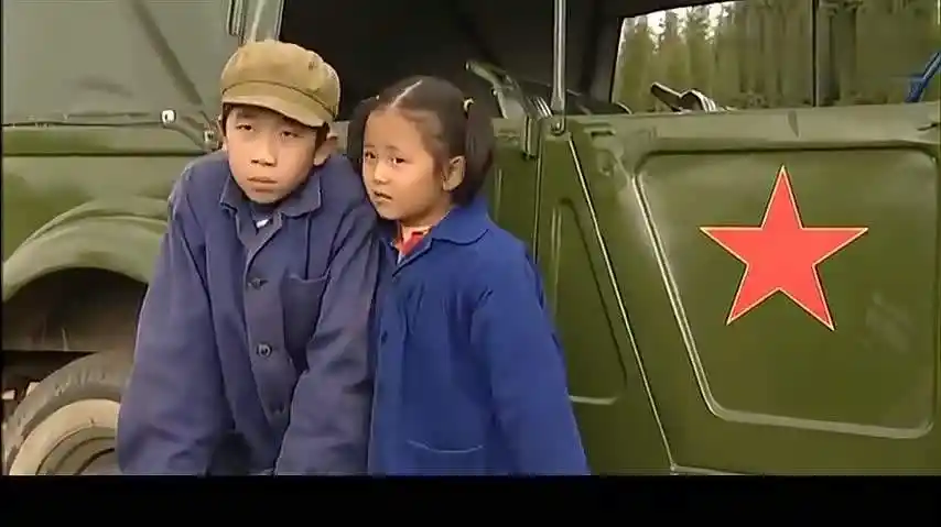 石光荣被授大校军衔带着800斤猪肉回蘑菇屯吓坏父老乡亲