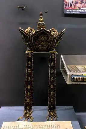 织锦夹金五佛冠