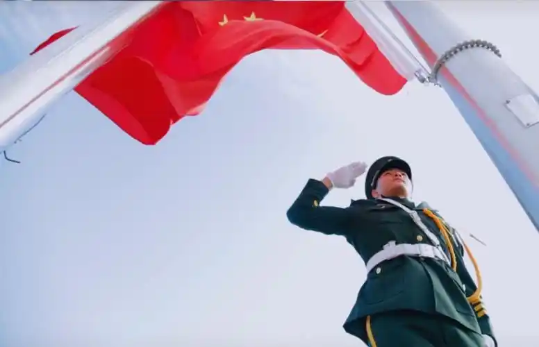 飒!ncnu高颜值国旗护卫队,以一身戎装,换青春信仰