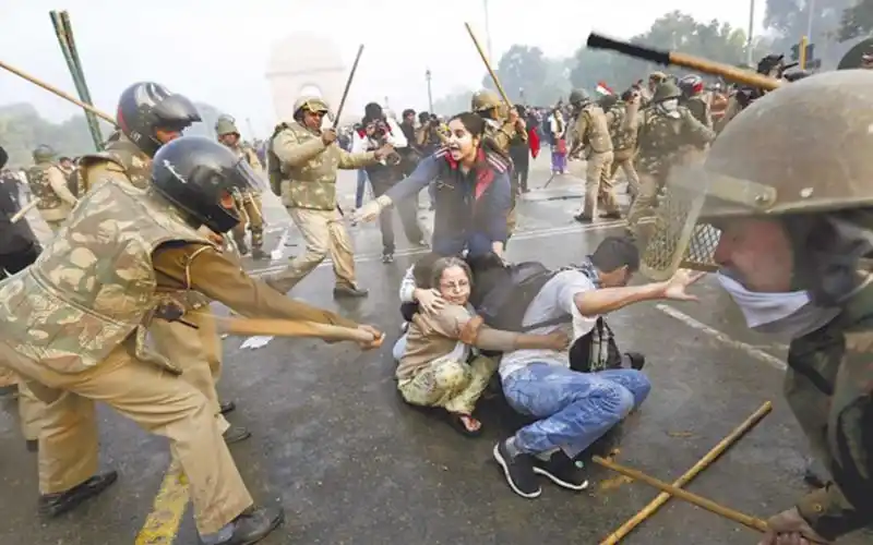 边境冲突屡次吃大亏,印军紧急采购大量装备,苦练对抗阵法