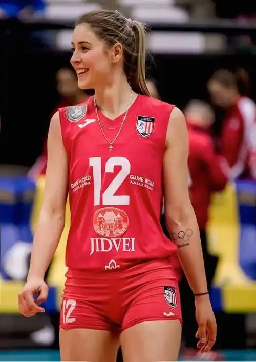 女排联赛总决赛第一比赛日海报赏析~罗宾逊当上美国队长_名单_巴西