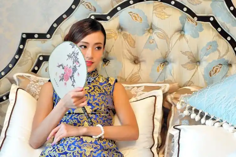 【室内旗袍姑娘摄影图片】人像摄影_太平洋电脑网摄影部落