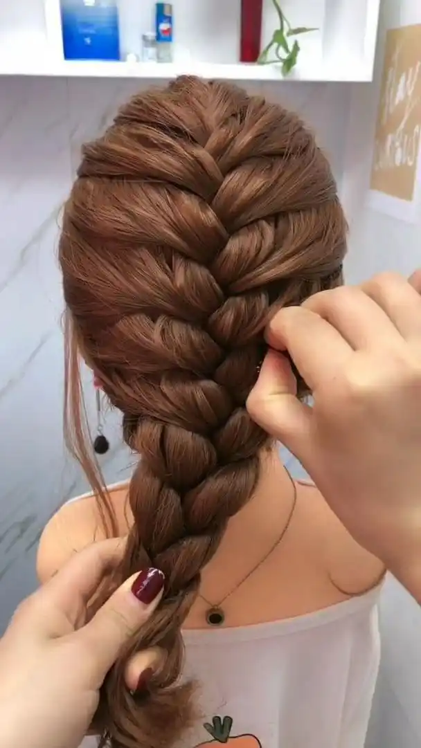 少女长发发型怎么编发好看