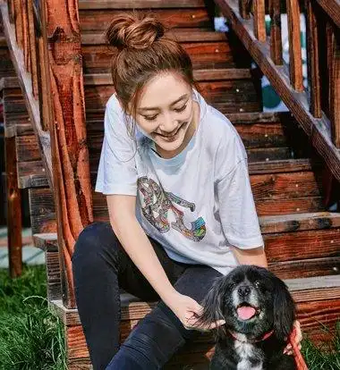 应采儿大嫂范儿标准是阳光 大气扎盘发笑容hol