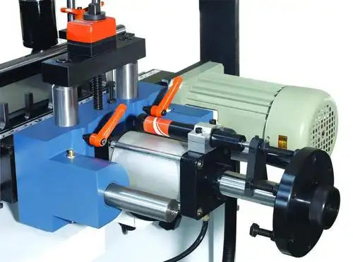 单排钻mz7121 机器主要颜色:白色,蓝色 机器主要材料:中碳钢 六档钻孔