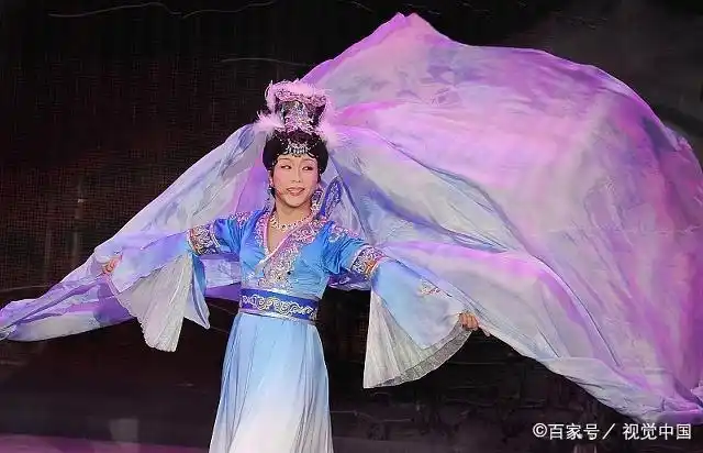 男扮女装的李玉刚被称为中国反串第一?