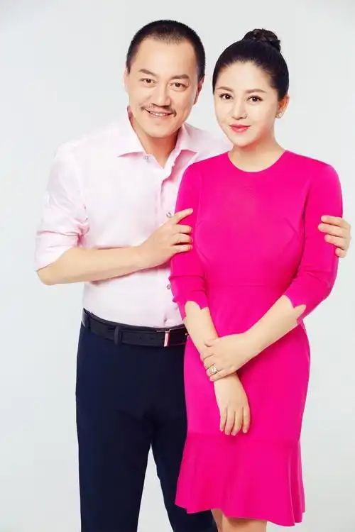 昔日女神嫁大13岁大叔 零绯闻恩爱10余年 雪村这是什么神仙命__凤凰网