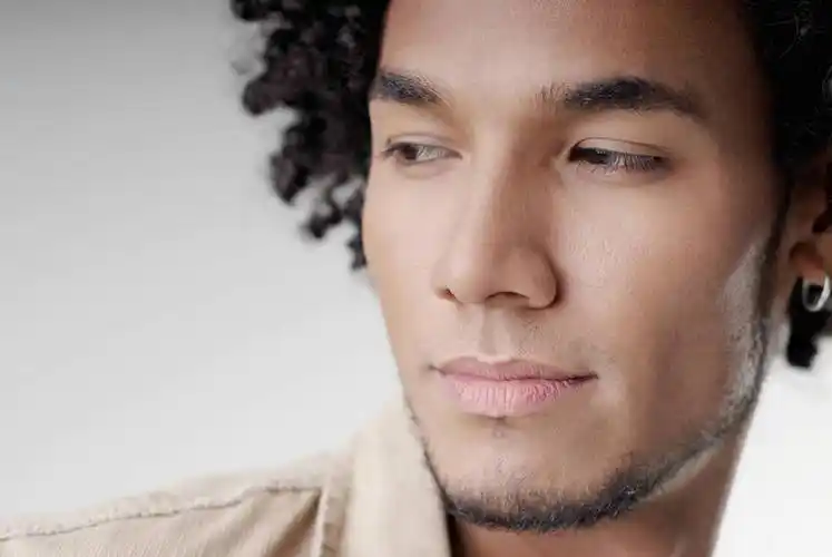 胡须,头发,一个人,横图,室内,特写,白色背景,正面,欧洲,非洲,黑人