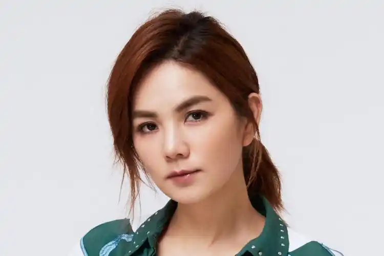 p>陈嘉桦(ella),1981年6月18日出生于台湾省屏东县,中国台湾女歌手