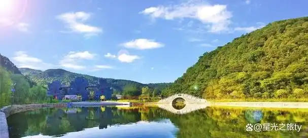 位于宝鸡市太白县的青峰峡森林公园,宛如一颗璀璨的绿宝石镶嵌在太白