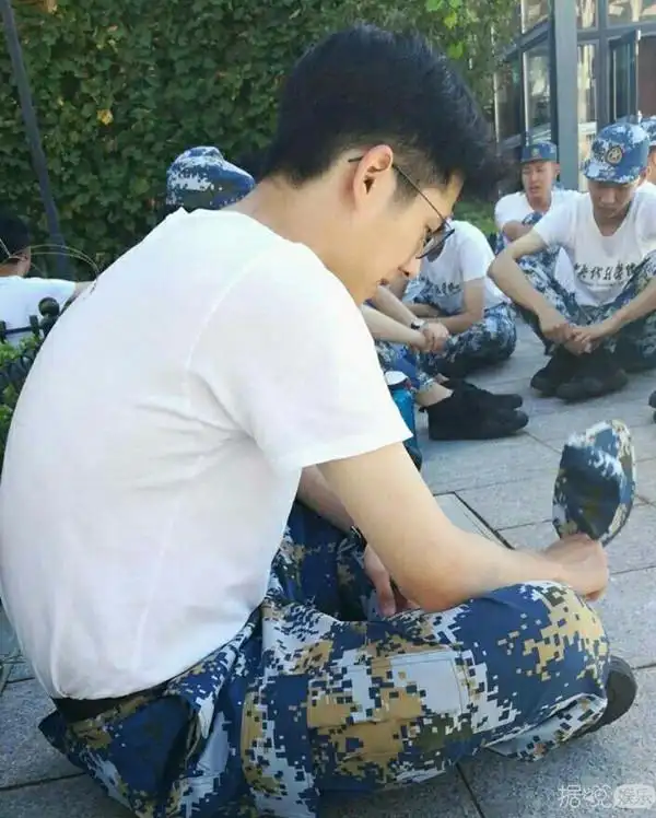 军姿站得好就能看刘昊然报告教官我也要军训