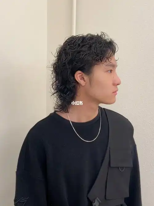 摩丝是酷感凌乱卷发#女发型师#长发男生#男生长发#男生发型#男生烫发