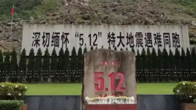 2008年汶川地震这100张最感人照片 看完已泪流满面