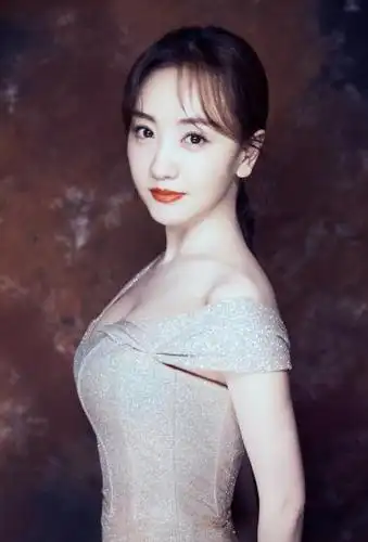 杨蓉一字肩礼服性感写真图片56