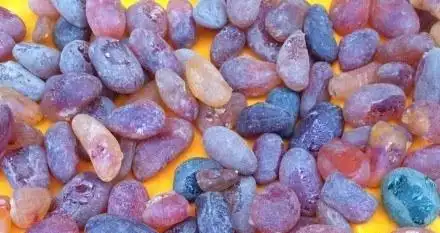 马丽散每千克不到一元,而地摊上冒充琥珀蜜蜡的马丽散却叫价每克几十