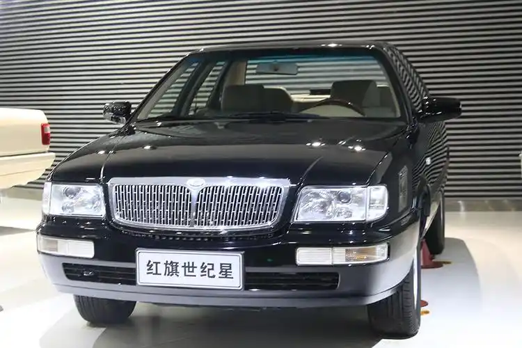 红旗世纪星轿车,它在造型风格上实现了新的突破,既不失现代科技的应用