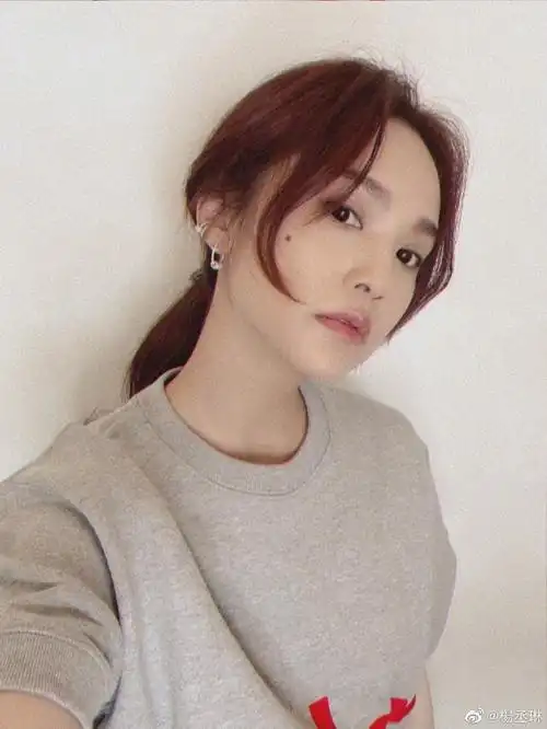 杨丞琳晒库存美照元气满满笑容灿烂