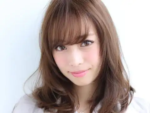 四十岁女性留什么发型显年轻?三种轻熟风发型,长发短发都减龄