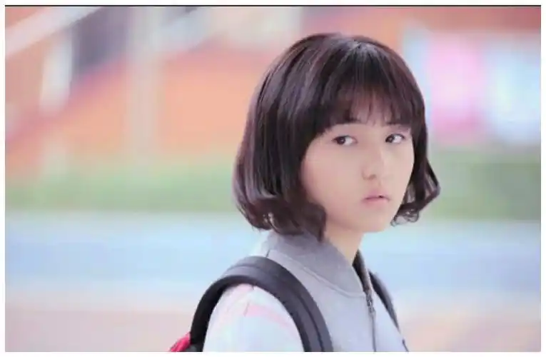 《小别离》大家是有目共睹的,而在《我们的少年时代》里她饰演的栗梓