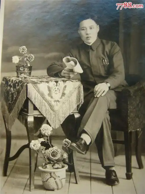 民国老照片---读书的年轻人