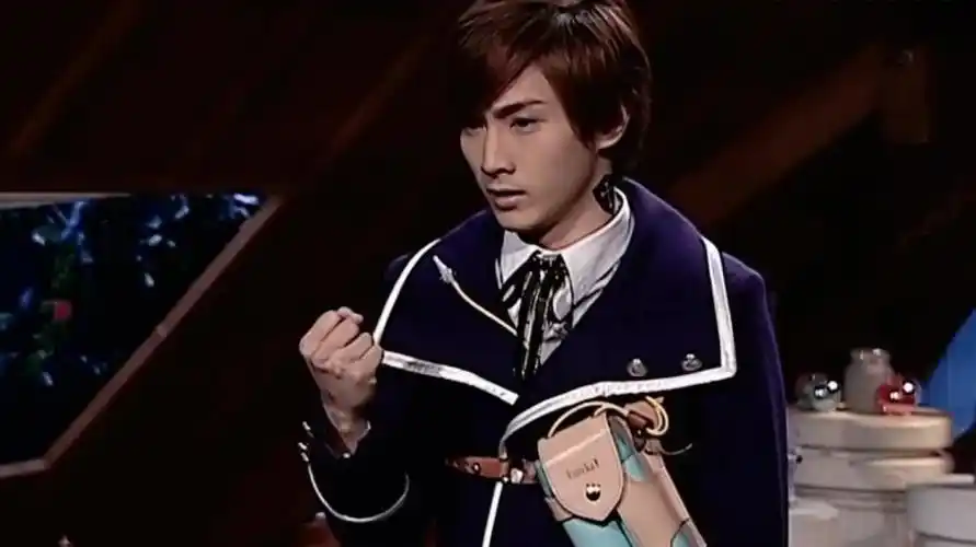 世界上第一款永磁陀螺能在空中转45分钟以上网友盗梦空间