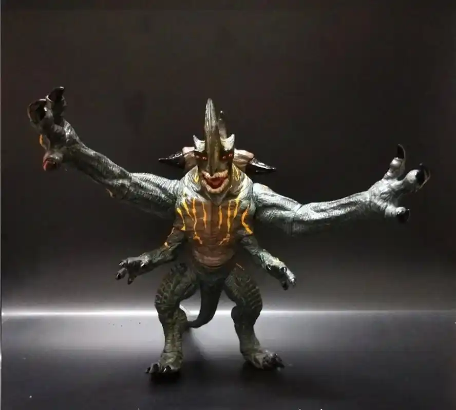 环太平洋怪兽模型展示:不论刀头兽还是斧头兽,都是开菊兽