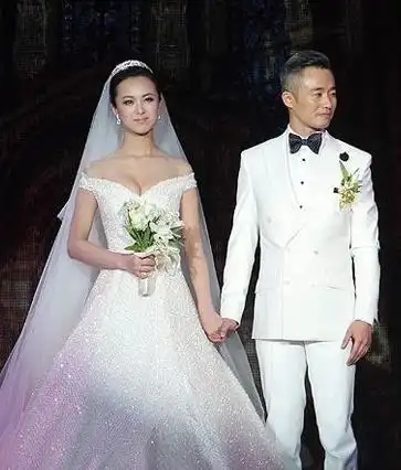 央视最美女主持,24岁嫁42岁丈夫,丈夫患病不离不弃|婚姻生活|程雷